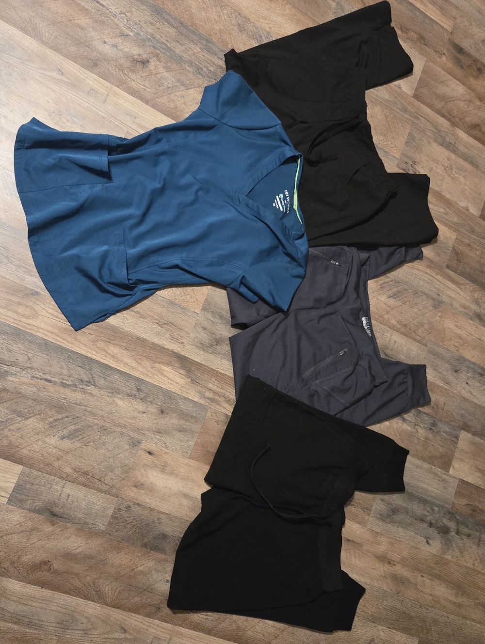 XS Women's Scrub Set